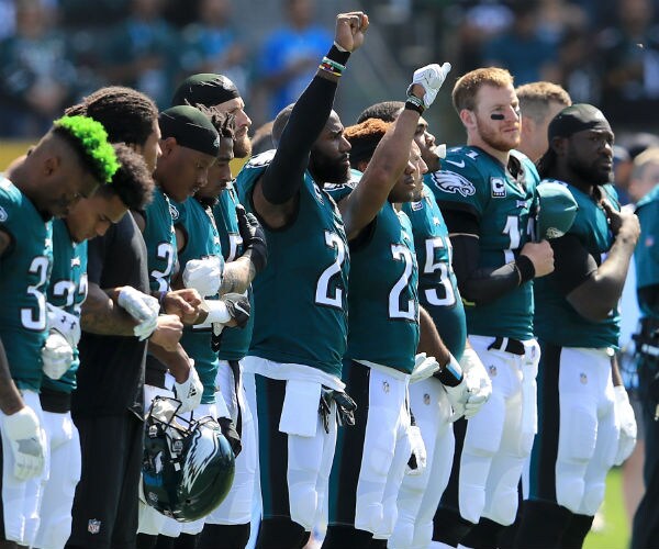 Trump Calls Off Eagles Visit Over Anthem Dispute