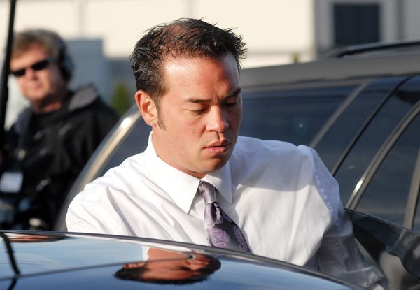 jon gosselin is shown getting into a vehicle after speaking with the media in 2009
