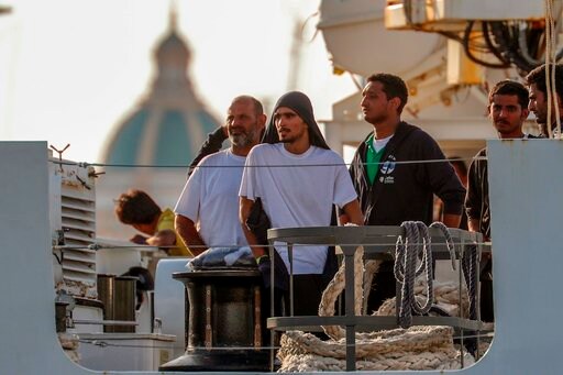 Food Sent to Migrants off Sicily as Italy Awaits EU Offers