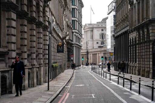 Omicron Stalks UK Jobs Market after Previous Fears Allayed