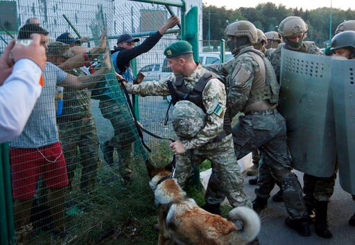 Ukraine President Criticizes Saakashvili for Crossing Border