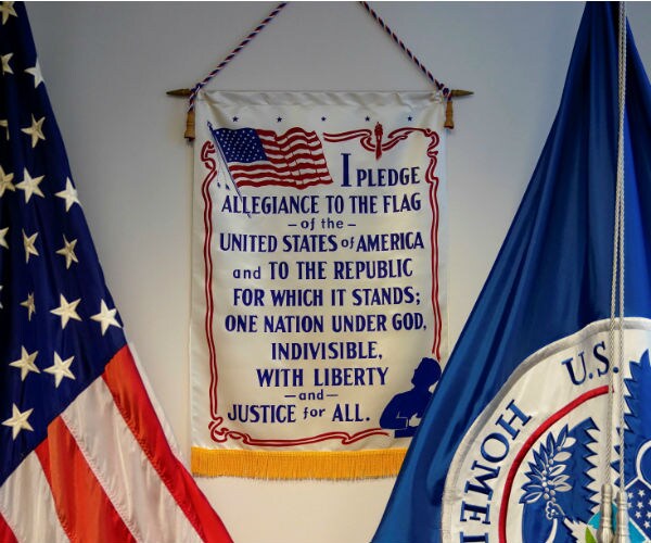 pledge of allegiance in immigration service office