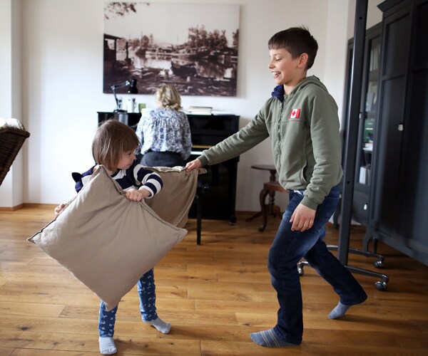 german singer lilli wuenscher and her children at home