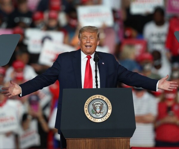 donald trump speaks at campaign rally