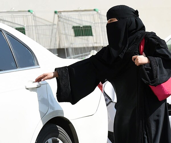 Saudi Arabia Women: Army Allows Females for First Time