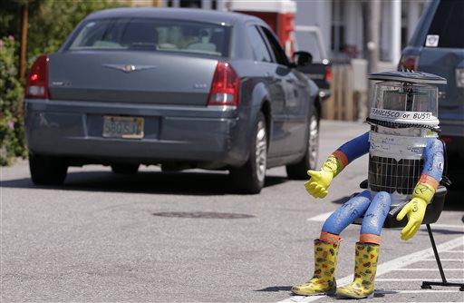 Creators of Destroyed Hitchhiking Robot Mull Rebuild