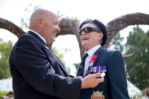 WWII Veteran Gets Medals Lost on Normandy Trip Replaced