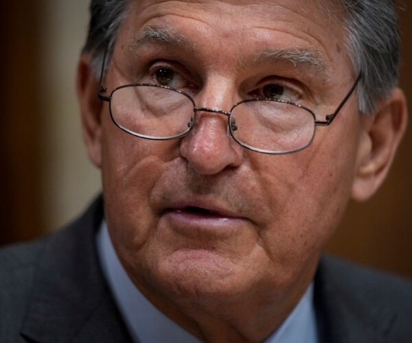 Manchin: Biden Should Invoke Defense Production Act to Boost US Oil Production