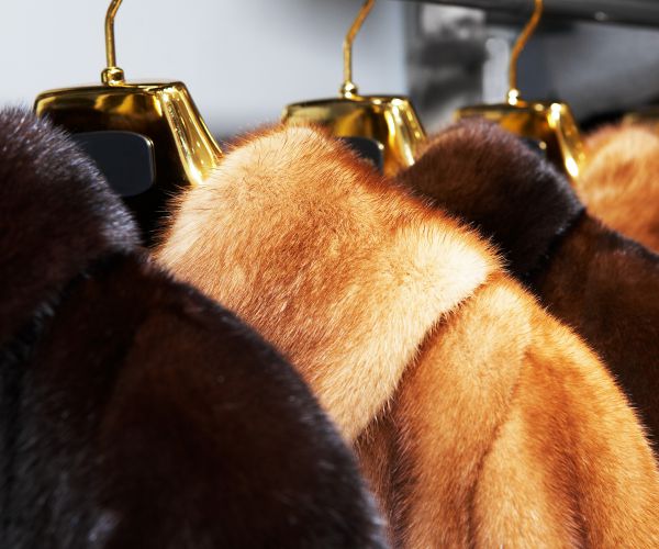 Thieves Steal $1M in Fur Coats From New York City Boutique