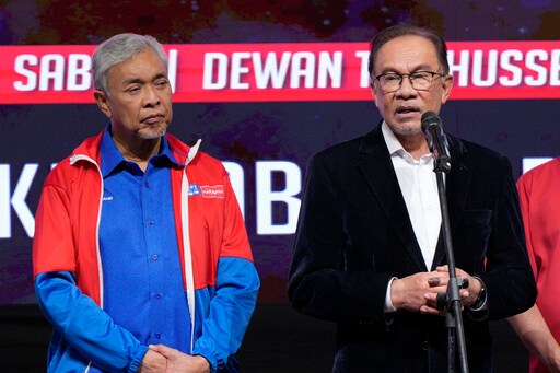 Hundreds Protest against the Malaysian Government after Deputy Premier's Graft Charges Were Dropped