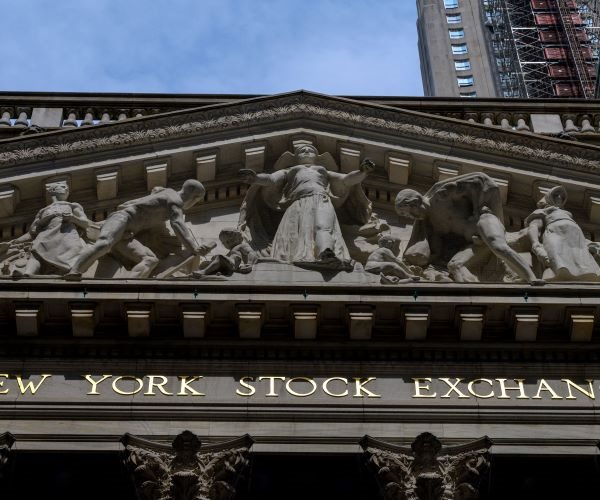 US Stock Futures Extend Rally on Earnings Optimism