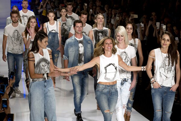 Gisele Bundchen Takes Final Stroll Down Catwalk at Age 34