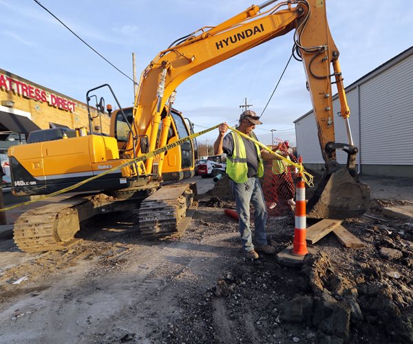 Trump Rolls Out Plan for More Public Works Spending, Faster Approvals