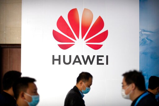 Huawei Selling Smartphone Unit in Face of US Sanctions