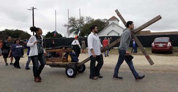 Texas Town Holds 1st Sunday Service Since Church Attack