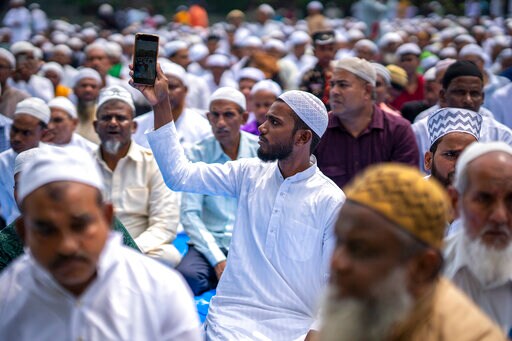 India's Muslims Mark Eid Al-Fitr amid Community Violence