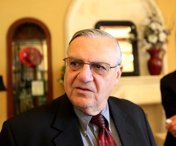 Sheriff Arpaio Criticizes Trump for Revoking Reporter Credentials 