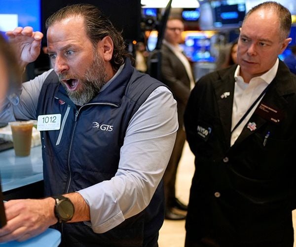 Traders Bet $950 Million on Oil Decline Ahead of Ceasefire