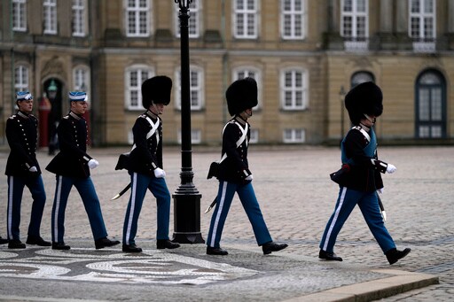Denmark Ends Height Requirements for Soldiers Best Known for Ceremonial Unit outside Royal Palaces