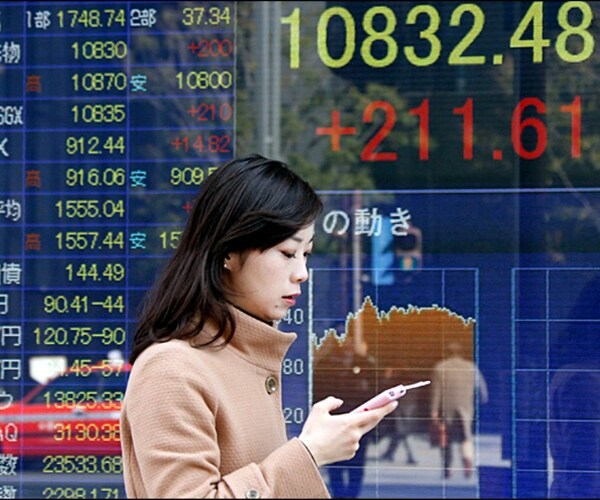 Japan Economy Shrinks in Q2 in Setback for 'Abenomics'