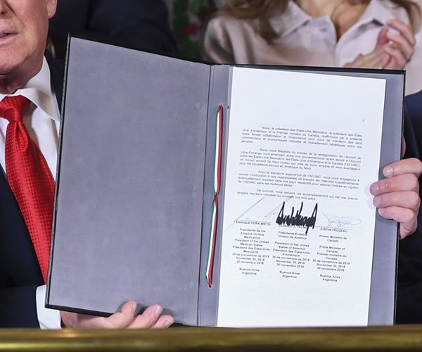 Trump Signs Trade Pact to Replace NAFTA