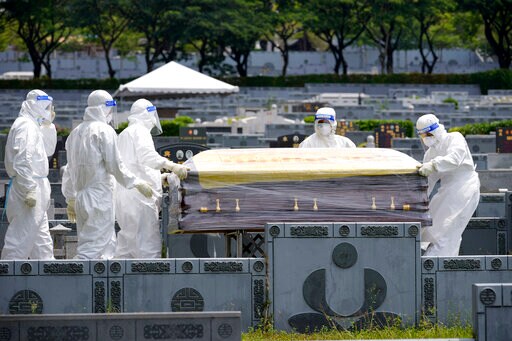 AP PHOTOS: Malaysian Cemeteries Face Coronavirus Surge