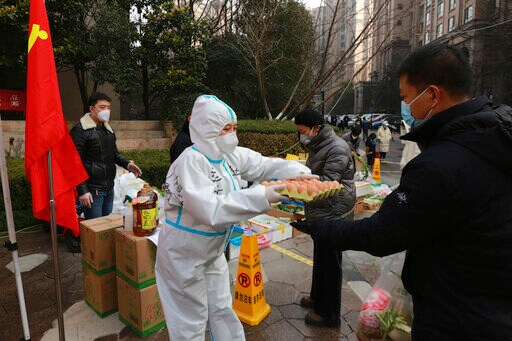 In Locked Down Chinese City, Some Complain Food Hard to Get