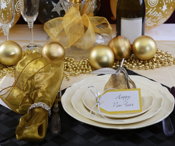 Poll: 61 Percent Will Dine With Family, Friends New Year's Eve