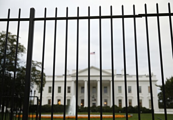 Md. Man Charged after Jumping White House Fence, Dogs Cleared for Duty