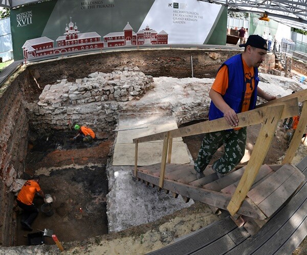 World War II Bomb Found in Kremlin During Construction Work