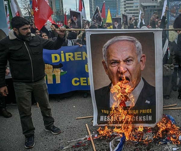 Gunmen Attack Building Housing Israeli Consulate in Istanbul