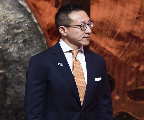Alibaba Co-founder Joseph Tsai to Reduce Stake