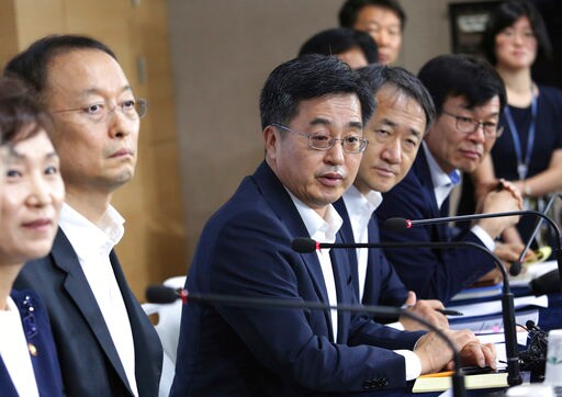 South Korea Shifts Gears, Aims at More Labor-friendly Growth