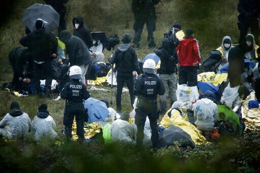 Hundreds of Anti-coal Protesters Break into German Mine