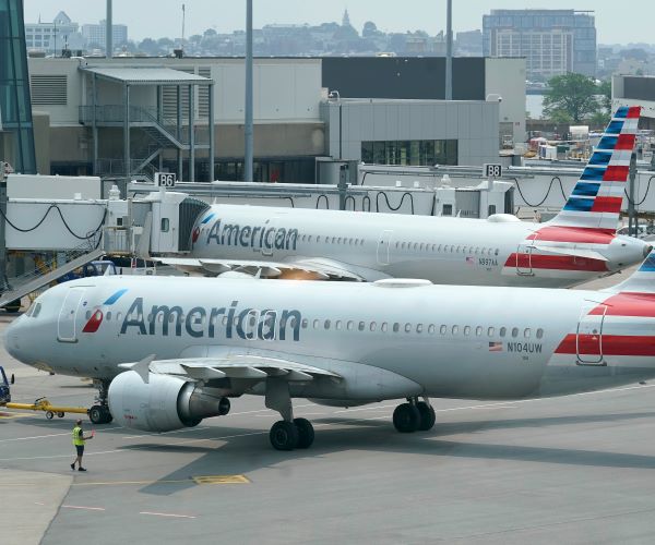 American Airlines Pilots' Union Rejects Pay Hike Proposal