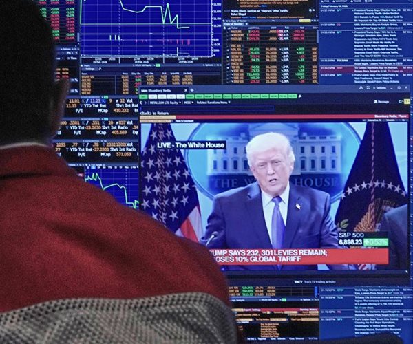 Wall Street Opens Lower on Prolonged Mideast Fears