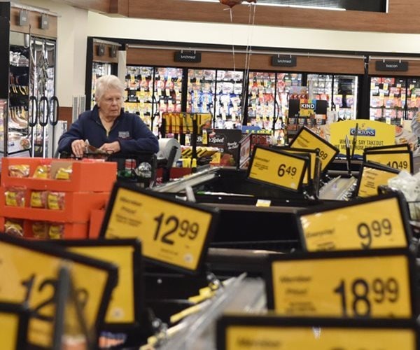 US Economy Expanded a Sluggish 0.7% in Q4 Revision