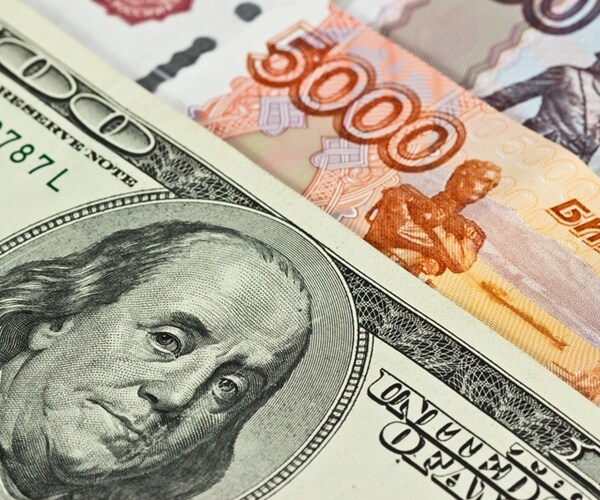 Russian Central Bank Signals Rate Cut With Eye on US Fed