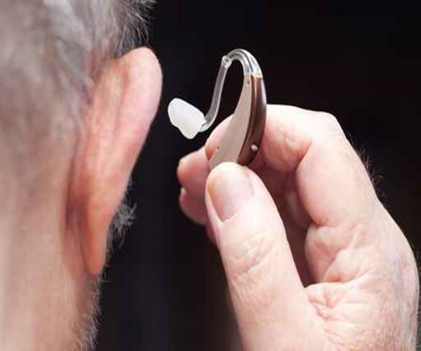 Hearing Loss in Seniors Tied to Earlier Death