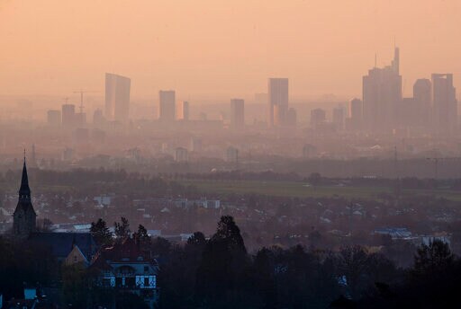 European Central Bank Holds Rates as Uncertainties Grow