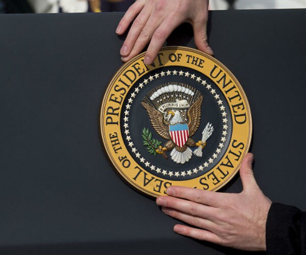 Golf Course Markers With Presidential Seal Could Be a Crime
