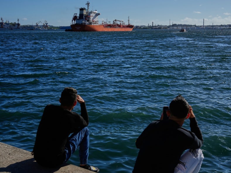 Report: WH Weighing Blockade to Halt Cuban Oil Imports