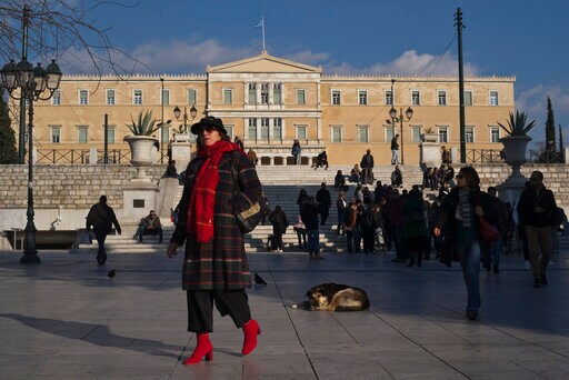 Greece Tries to Raise Money on Bond Markets after Upgrade