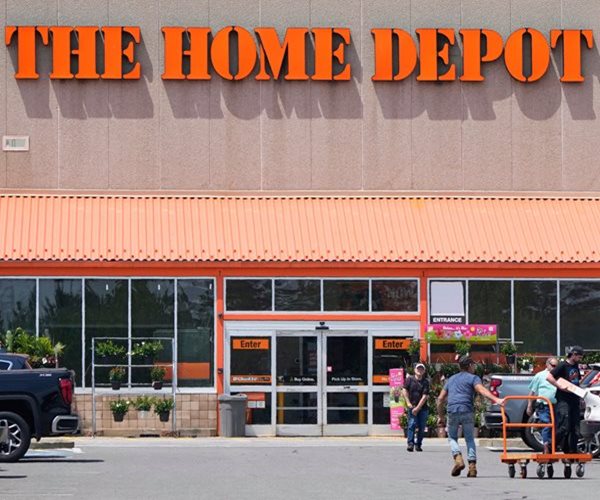 Home Depots Draw Immigration Agents Out on Raids
