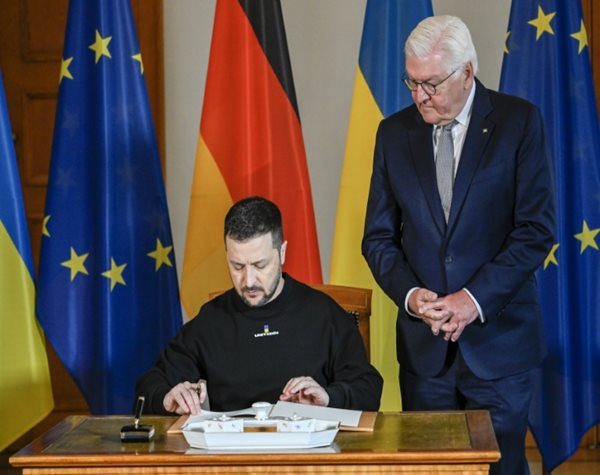 Zelenskyy Calls Germany 'True Friend' as Ukraine Prepares Counter-Offensive