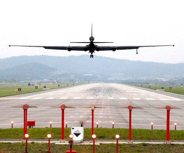 a u2 spy plane prepares to land