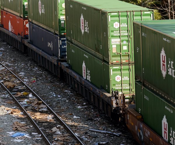 Chamber of Commerce Calls for 'Urgent Action' to Avoid Railroad Strike