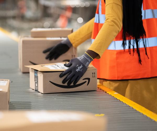 Amazon Will Pay One-Time Bonuses of $500 to Logistics Workers