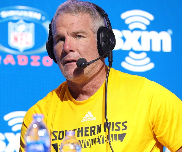 former nfl quarterback brett favre