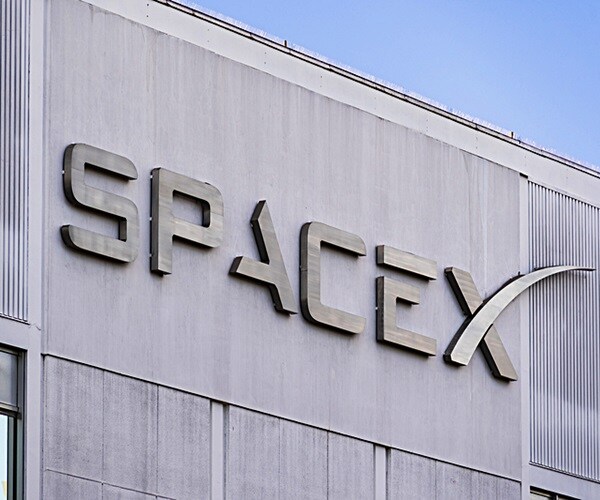 Musk's SpaceX Plans a Spinoff, IPO for Starlink Business